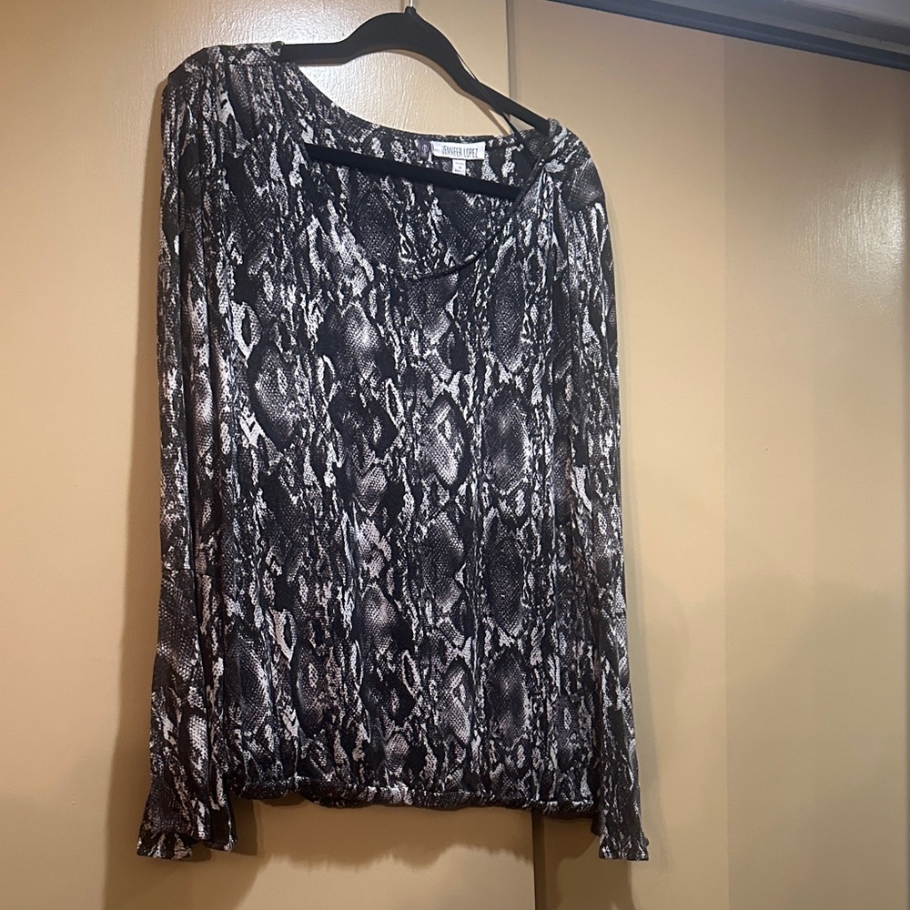 Jennifer Lopez Black and Gray Patterned Blouse